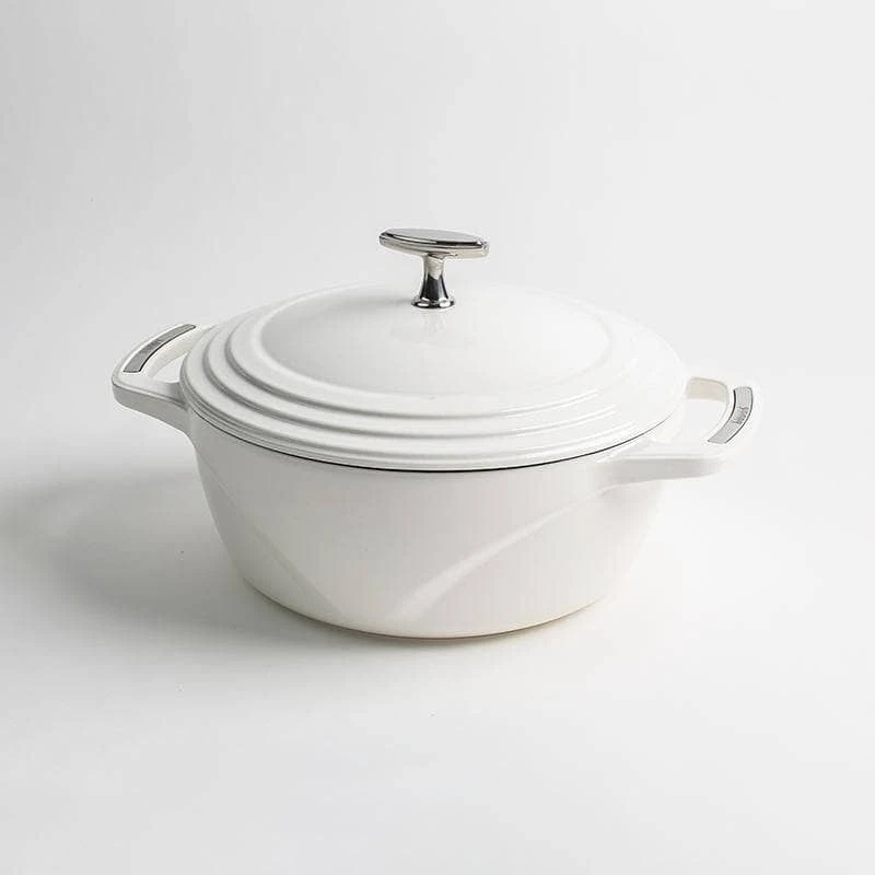 Lodge USA Enamel Dutch Oven, 4.5 Quart 5 Lodge USA Enamel Dutch Oven, 4.5 Quart - Image 3